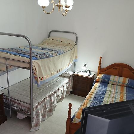 Habitacion Privada Triple Toledo Exterior foto