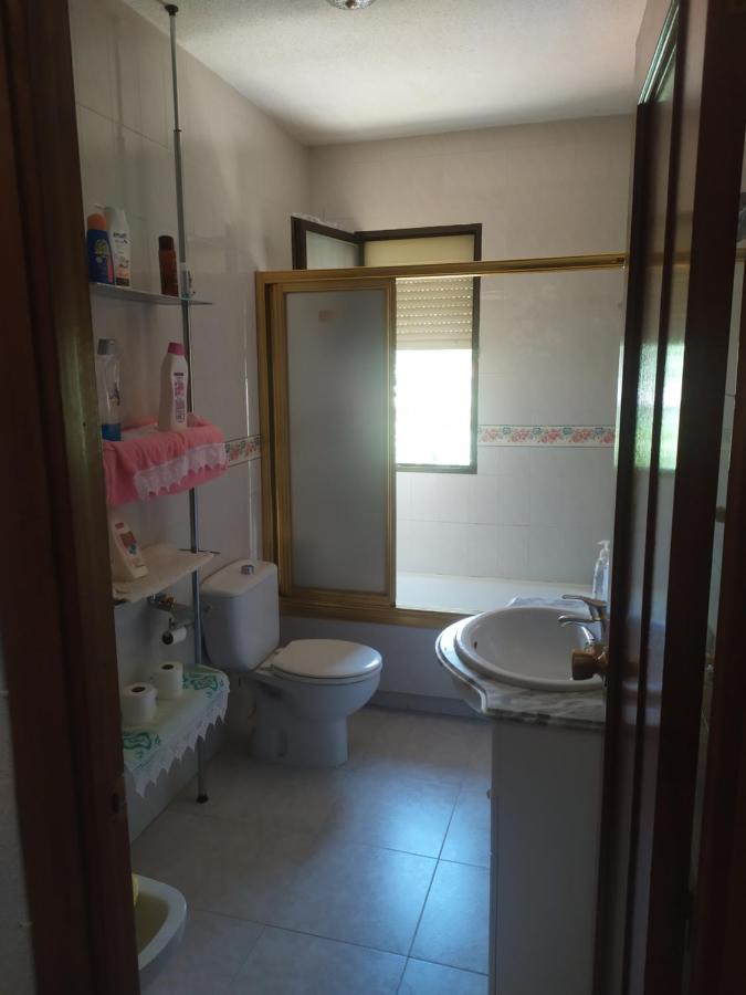 Habitacion Privada Triple Toledo Exterior foto